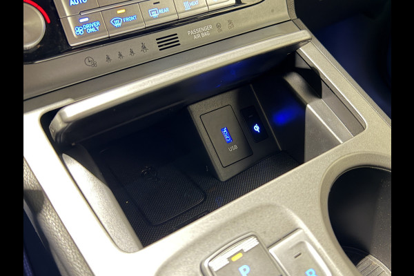 Hyundai Kona EV Premium 64 kWh | Keyless | Elektrische stoelen | Stoelen & stuur verwarmd