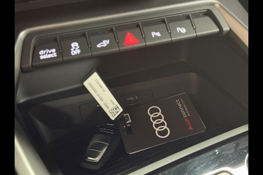 Audi A3 Sportback 45 TFSI e S edition Competition 3x S-line | Camera | Keyless | Trekhaak