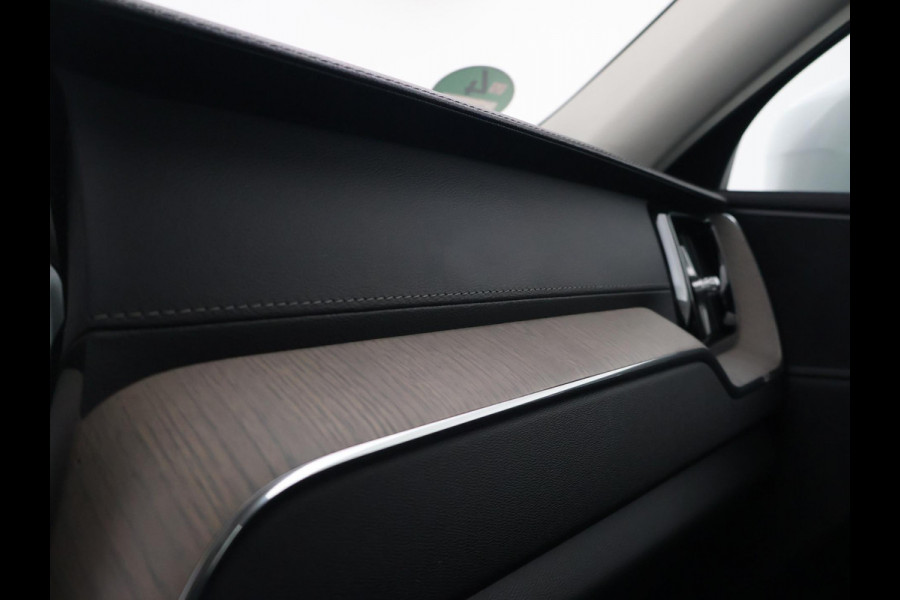 Volvo XC60 2.0 T8 TWIN ENGINE 390 PK AWD INSCRIPTION | TREKHAAK | PANORAMA | LEDER | 19 INCH