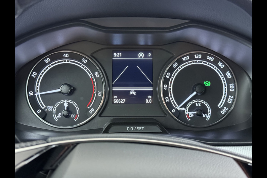 Škoda Kamiq TSI 111pk Aut. Sportstoelen Apple/Android Camera Pdc Lane-dep. CruiseControl Dakrails Ecc Tel. Usb Isofix Aut.Verlichting Dab Led Verw.Spiegels 16''LM 1.0 TSI Sport Business Orig.NL-auto