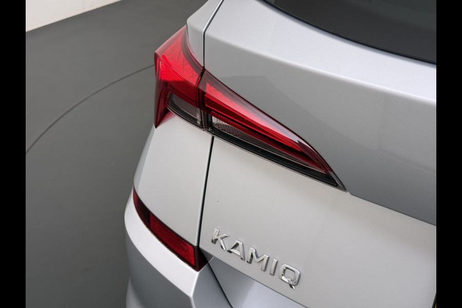 Škoda Kamiq TSI 111pk Aut. Sportstoelen Apple/Android Camera Pdc Lane-dep. CruiseControl Dakrails Ecc Tel. Usb Isofix Aut.Verlichting Dab Led Verw.Spiegels 16''LM 1.0 TSI Sport Business Orig.NL-auto