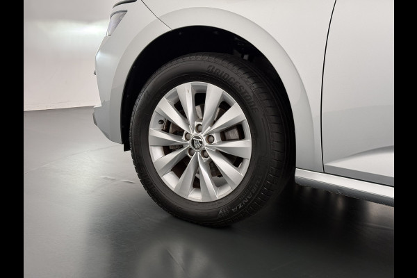 Škoda Kamiq TSI 111pk Aut. Sportstoelen Apple/Android Camera Pdc Lane-dep. CruiseControl Dakrails Ecc Tel. Usb Isofix Aut.Verlichting Dab Led Verw.Spiegels 16''LM 1.0 TSI Sport Business Orig.NL-auto