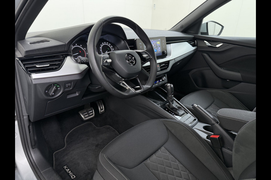 Škoda Kamiq TSI 111pk Aut. Sportstoelen Apple/Android Camera Pdc Lane-dep. CruiseControl Dakrails Ecc Tel. Usb Isofix Aut.Verlichting Dab Led Verw.Spiegels 16''LM 1.0 TSI Sport Business Orig.NL-auto