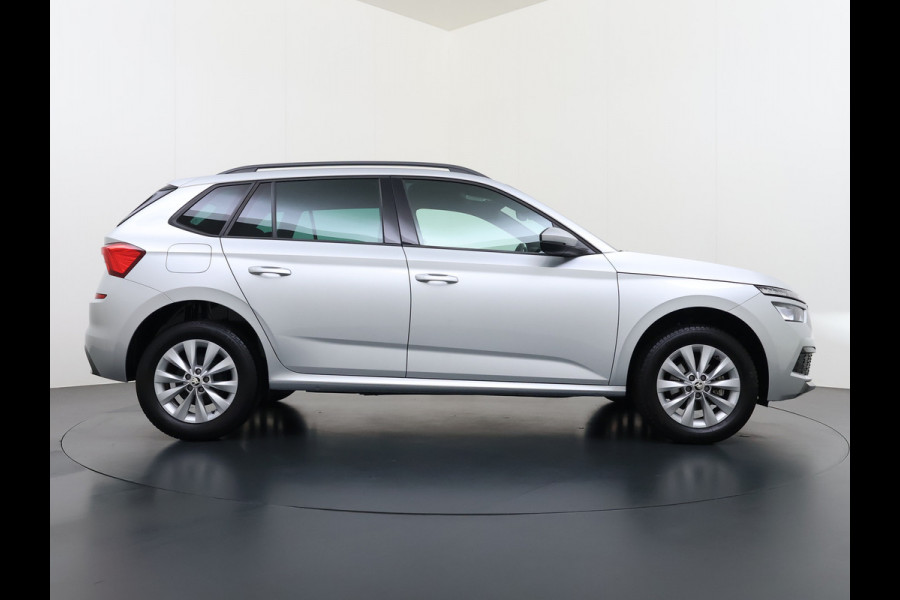 Škoda Kamiq TSI 111pk Aut. Sportstoelen Apple/Android Camera Pdc Lane-dep. CruiseControl Dakrails Ecc Tel. Usb Isofix Aut.Verlichting Dab Led Verw.Spiegels 16''LM 1.0 TSI Sport Business Orig.NL-auto