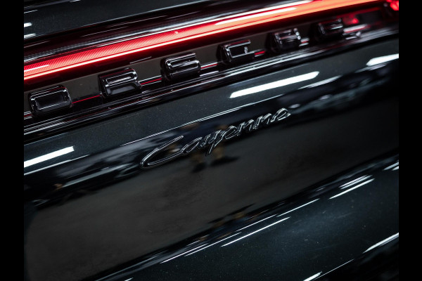 Porsche Cayenne Coupé 3.0 E-Hybrid Black Edition Prachtige Porsche Cayenne uitgevoerd met vele opties