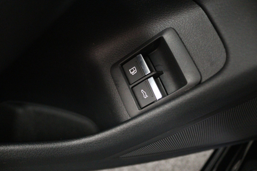 Audi A6 Avant 55 TFSI e quattro Competition (PANORAMADAK, TREKHAAK, CAMERA, STOELVERWARMING, DEALER ONDERHOUDEN)