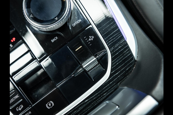 BMW X5 xDrive50e Super vol uitgevoerde X5 50e M-sport Frozengey, M-seats, B&W sound, Skylounge etc etc