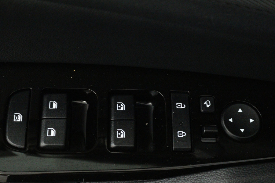Kia Sportage 1.6 T-GDi Plug-in Hybrid AWD DynamicPlusLine (PANORAMADAK, TREKHAAK, CAMERA, STOEL/STUURVERWARMING)