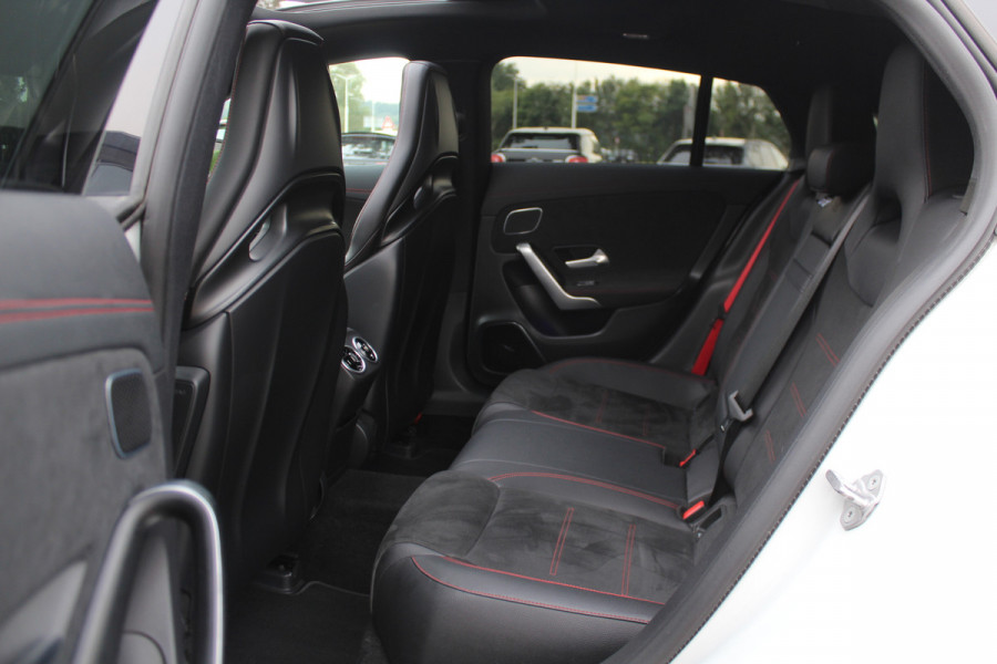 Mercedes-Benz CLA-Klasse Shooting Brake AMG 45 S 4MATIC+ Premium Plus 52.438 km! / Panoramadak / 360Camera / Sportuitlaat / Schaalstoelen / Burmester / DAB / Dodehoek / Matrix LED / Memory seats / Navigatie