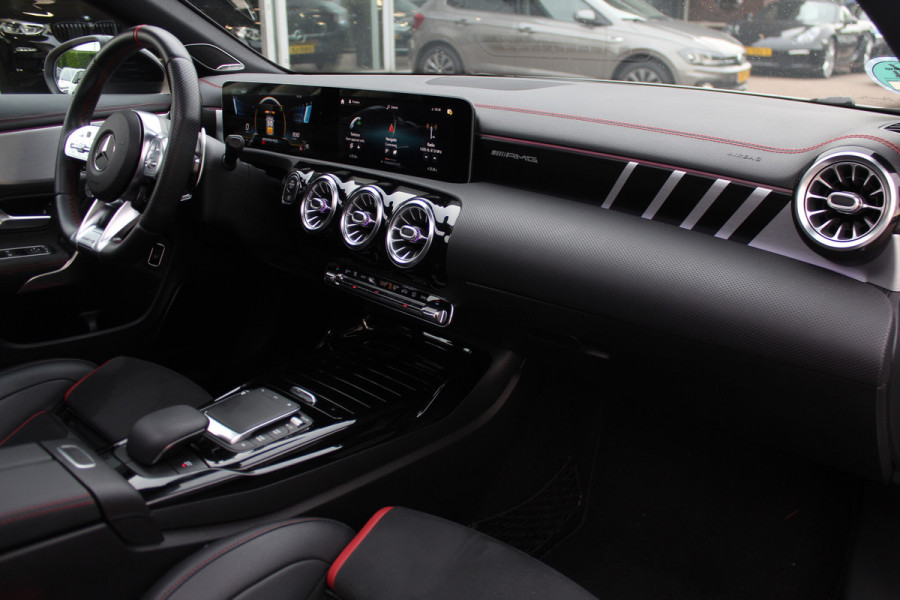 Mercedes-Benz CLA-Klasse Shooting Brake AMG 45 S 4MATIC+ Premium Plus 52.438 km! / Panoramadak / 360Camera / Sportuitlaat / Schaalstoelen / Burmester / DAB / Dodehoek / Matrix LED / Memory seats / Navigatie