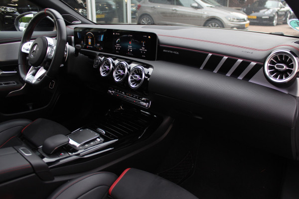 Mercedes-Benz CLA-Klasse Shooting Brake AMG 45 S 4MATIC+ Premium Plus 52.438 km! / Panoramadak / 360Camera / Sportuitlaat / Schaalstoelen / Burmester / DAB / Dodehoek / Matrix LED / Memory seats / Navigatie