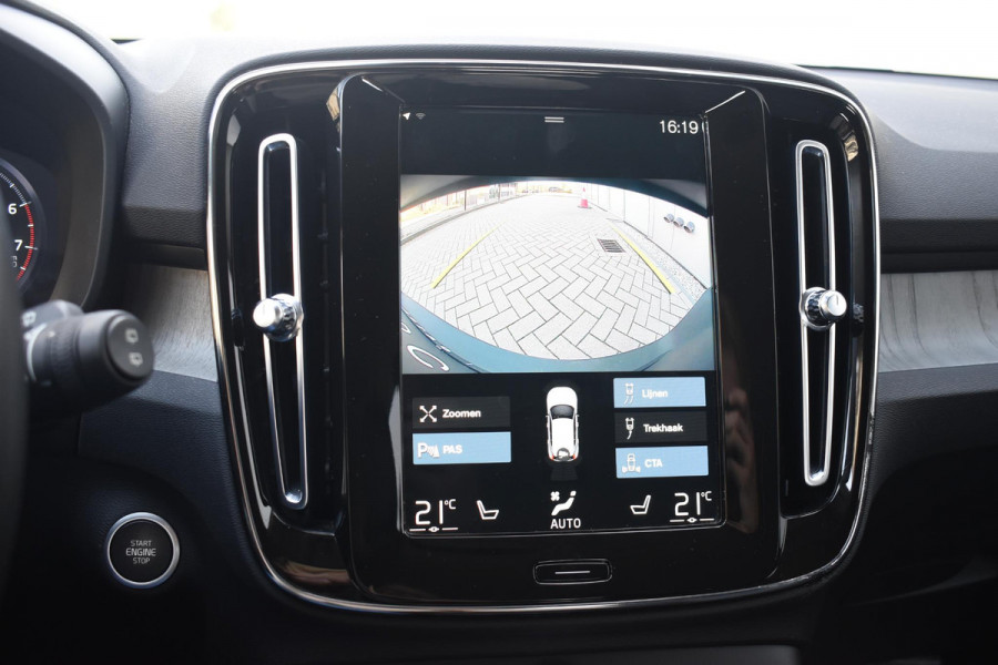 Volvo XC40 T3 163PK Inscription Automaat / Adaptive Cruise Control / Stuur- & Stoelverwarming / Elektrische achterklep / Achteruitrijcamera / Trekhaak elektrisch uitklapbaar / 19" velgen / Parkeersensoren V+A