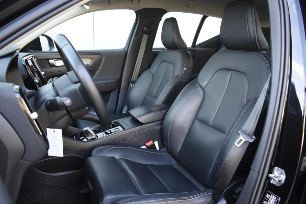 Volvo XC40 T3 163PK Inscription Automaat / Adaptive Cruise Control / Stuur- & Stoelverwarming / Elektrische achterklep / Achteruitrijcamera / Trekhaak elektrisch uitklapbaar / 19" velgen / Parkeersensoren V+A
