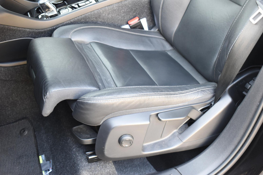Volvo XC40 T3 163PK Inscription Automaat / Adaptive Cruise Control / Stuur- & Stoelverwarming / Elektrische achterklep / Achteruitrijcamera / Trekhaak elektrisch uitklapbaar / 19" velgen / Parkeersensoren V+A