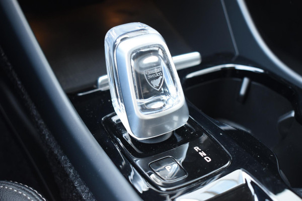 Volvo XC40 T3 163PK Inscription Automaat / Adaptive Cruise Control / Stuur- & Stoelverwarming / Elektrische achterklep / Achteruitrijcamera / Trekhaak elektrisch uitklapbaar / 19" velgen / Parkeersensoren V+A