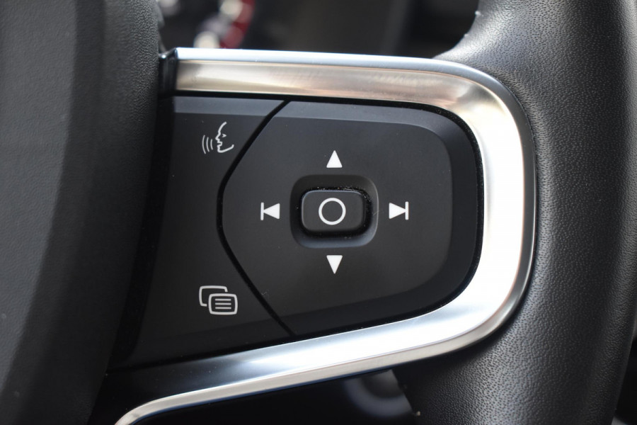 Volvo XC40 T3 163PK Inscription Automaat / Adaptive Cruise Control / Stuur- & Stoelverwarming / Elektrische achterklep / Achteruitrijcamera / Trekhaak elektrisch uitklapbaar / 19" velgen / Parkeersensoren V+A