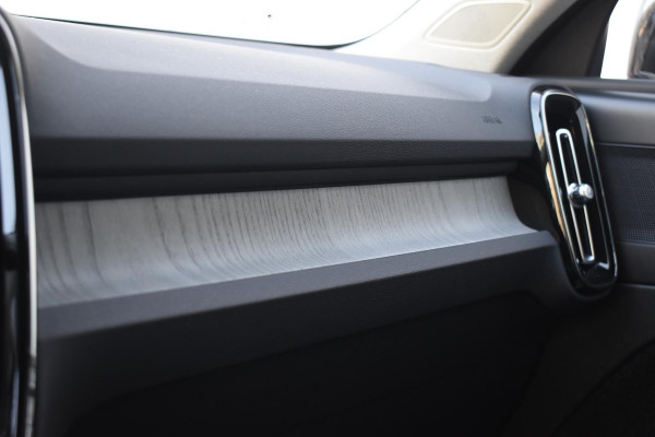 Volvo XC40 T3 163PK Inscription Automaat / Adaptive Cruise Control / Stuur- & Stoelverwarming / Elektrische achterklep / Achteruitrijcamera / Trekhaak elektrisch uitklapbaar / 19" velgen / Parkeersensoren V+A