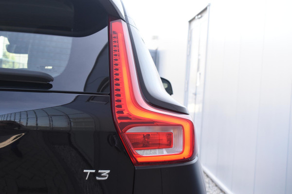 Volvo XC40 T3 163PK Inscription Automaat / Adaptive Cruise Control / Stuur- & Stoelverwarming / Elektrische achterklep / Achteruitrijcamera / Trekhaak elektrisch uitklapbaar / 19" velgen / Parkeersensoren V+A