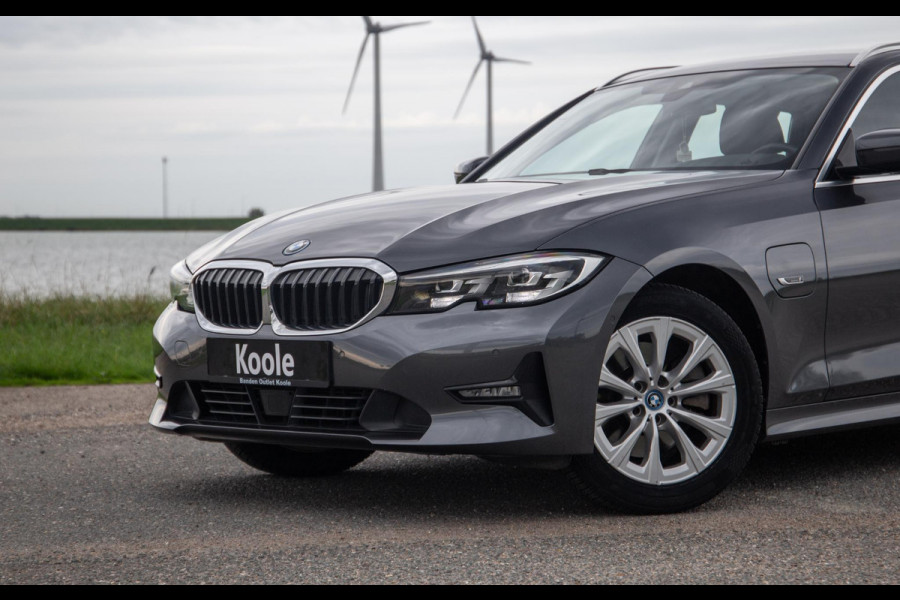 BMW 3 Serie Touring 320e LED / DEALER ONDERHOUDEN / CAMERA / CARPLAY / TREKHAAK