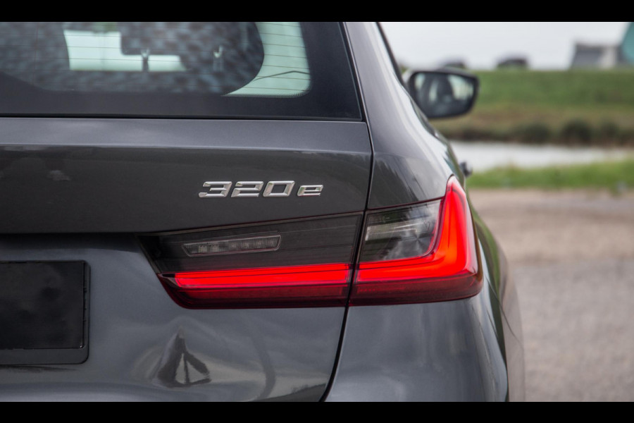 BMW 3 Serie Touring 320e LED / DEALER ONDERHOUDEN / CAMERA / CARPLAY / TREKHAAK