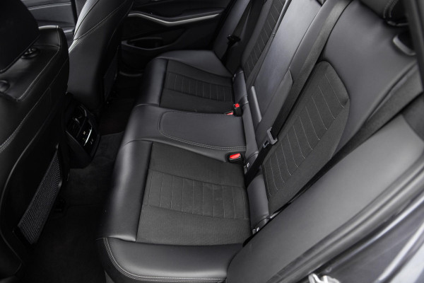 BMW 3 Serie Touring 320e LED / DEALER ONDERHOUDEN / CAMERA / CARPLAY / TREKHAAK