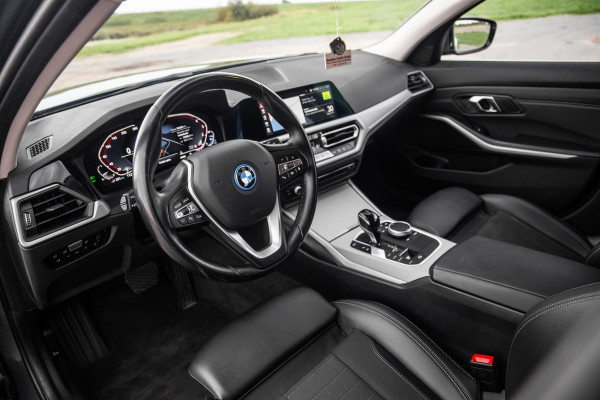 BMW 3 Serie Touring 320e LED / DEALER ONDERHOUDEN / CAMERA / CARPLAY / TREKHAAK