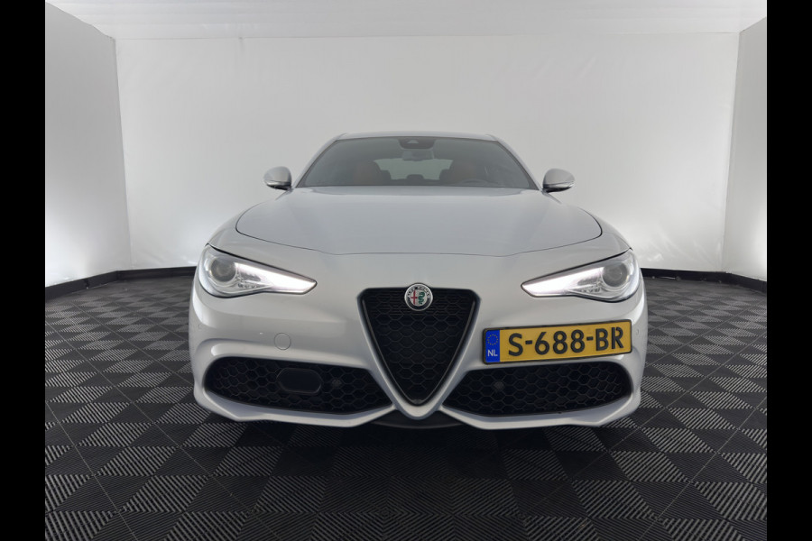 Alfa Romeo Giulia 2.0T Sprint (INCL-BTW)  Aut. *LEATHER | XENON | MEMORY-PACK | HEATED-VELOCE-SPORTSEATS | CAMERA | NAVI-FULLMAP | DAB+ | SHIFTPADDLES | PRIVACY-GLASS | BLINDSPOT | KEYLESS | 19"ALU*