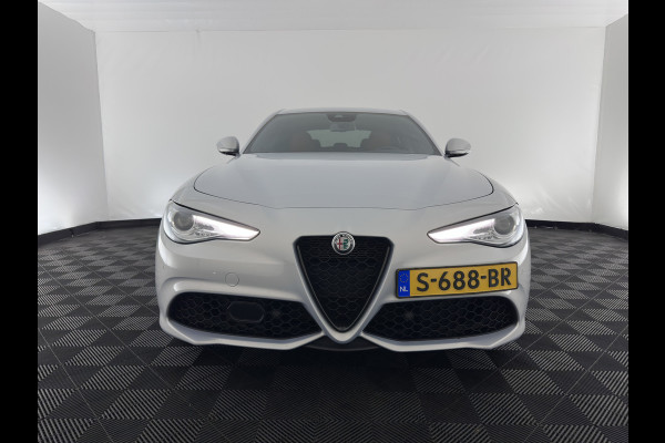 Alfa Romeo Giulia 2.0T Sprint (INCL-BTW)  Aut. *LEATHER | XENON | MEMORY-PACK | HEATED-VELOCE-SPORTSEATS | CAMERA | NAVI-FULLMAP | DAB+ | SHIFTPADDLES | PRIVACY-GLASS | BLINDSPOT | KEYLESS | 19"ALU*