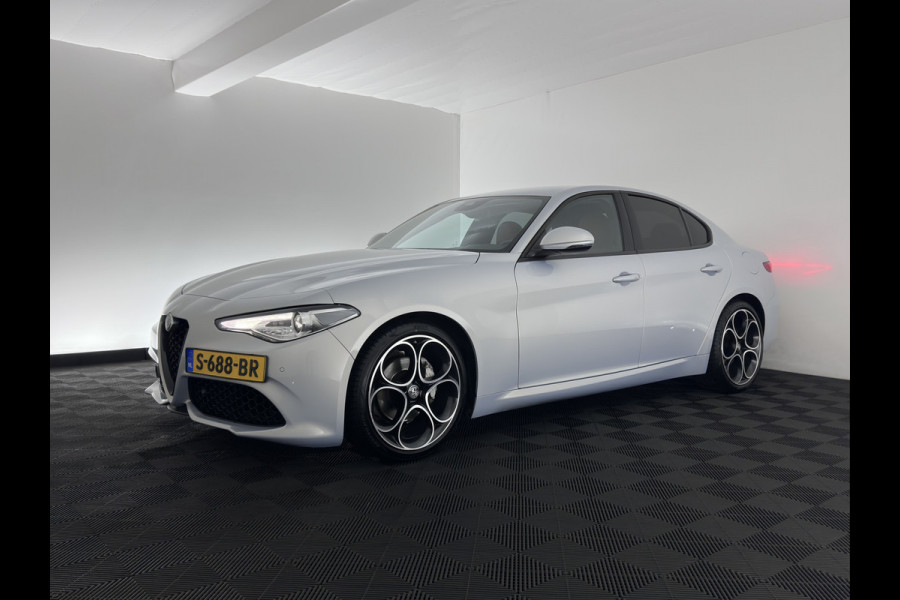 Alfa Romeo Giulia 2.0T Sprint (INCL-BTW)  Aut. *LEATHER | XENON | MEMORY-PACK | HEATED-VELOCE-SPORTSEATS | CAMERA | NAVI-FULLMAP | DAB+ | SHIFTPADDLES | PRIVACY-GLASS | BLINDSPOT | KEYLESS | 19"ALU*