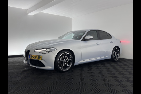 Alfa Romeo Giulia 2.0T Sprint (INCL-BTW)  Aut. *LEATHER | XENON | MEMORY-PACK | HEATED-VELOCE-SPORTSEATS | CAMERA | NAVI-FULLMAP | DAB+ | SHIFTPADDLES | PRIVACY-GLASS | BLINDSPOT | KEYLESS | 19"ALU*