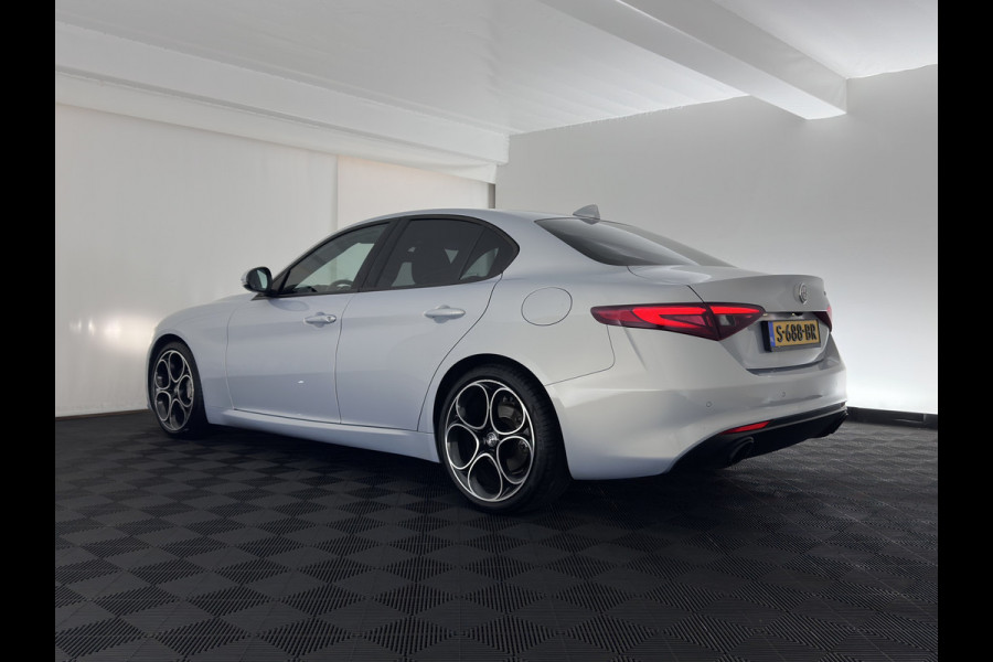 Alfa Romeo Giulia 2.0T Sprint (INCL-BTW)  Aut. *LEATHER | XENON | MEMORY-PACK | HEATED-VELOCE-SPORTSEATS | CAMERA | NAVI-FULLMAP | DAB+ | SHIFTPADDLES | PRIVACY-GLASS | BLINDSPOT | KEYLESS | 19"ALU*