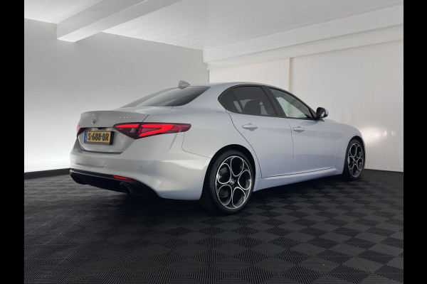 Alfa Romeo Giulia 2.0T Sprint (INCL-BTW)  Aut. *LEATHER | XENON | MEMORY-PACK | HEATED-VELOCE-SPORTSEATS | CAMERA | NAVI-FULLMAP | DAB+ | SHIFTPADDLES | PRIVACY-GLASS | BLINDSPOT | KEYLESS | 19"ALU*