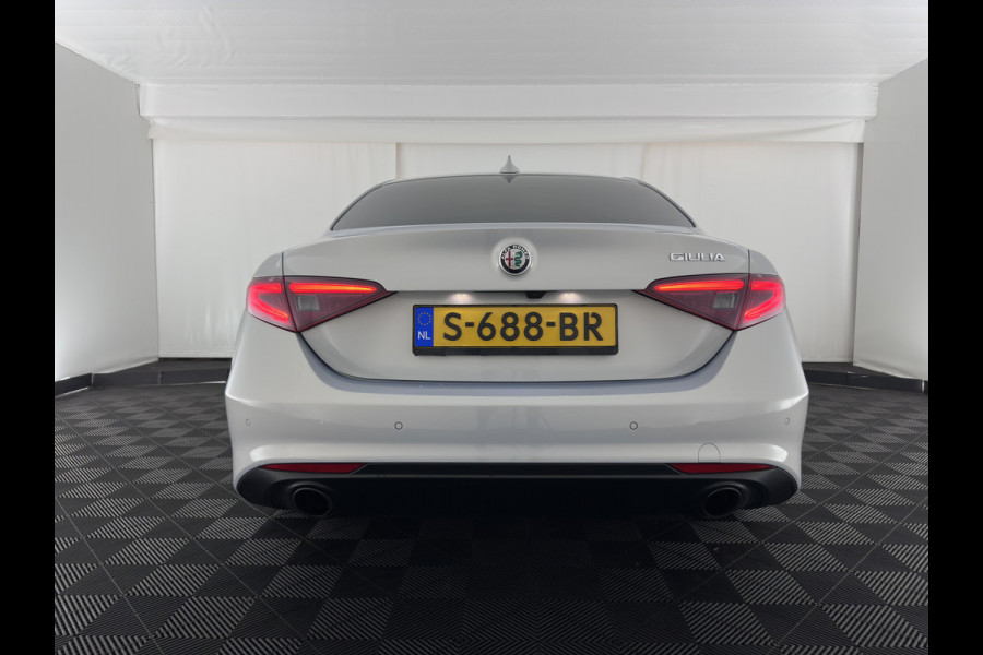 Alfa Romeo Giulia 2.0T Sprint (INCL-BTW)  Aut. *LEATHER | XENON | MEMORY-PACK | HEATED-VELOCE-SPORTSEATS | CAMERA | NAVI-FULLMAP | DAB+ | SHIFTPADDLES | PRIVACY-GLASS | BLINDSPOT | KEYLESS | 19"ALU*
