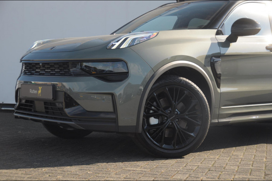 Lynk & Co 01 276PK Automaat More / Adaptive cruise control / Leren bekleding / Elektrisch verstelbare stoelen / Schuif- kanteldak / Stoel- en stuurverwarming / Parkeersensoren V+A / 360 Graden Camera / Elektrische achterklep / 20" lichtmetalen velgen