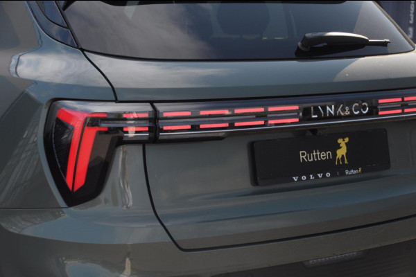 Lynk & Co 01 276PK Automaat More / Adaptive cruise control / Leren bekleding / Elektrisch verstelbare stoelen / Schuif- kanteldak / Stoel- en stuurverwarming / Parkeersensoren V+A / 360 Graden Camera / Elektrische achterklep / 20" lichtmetalen velgen