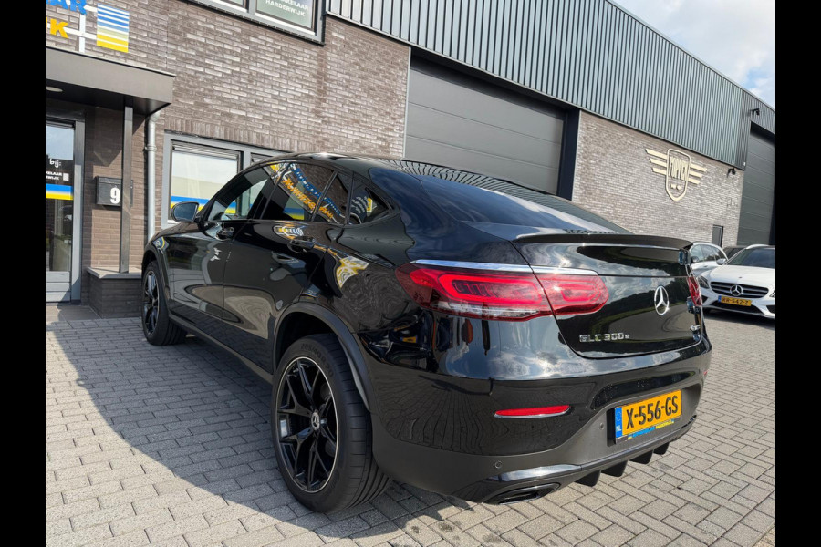 Mercedes-Benz GLC Coupé 300e 4MATIC Premium | 1E EIGENAAR | 3/6/12MND GARANTIE |  BTW | AUTOMAAT | CRUISE | DAB | LED | CAMERA | SFEERVERLICHTING | CARPLAY | NAVI |