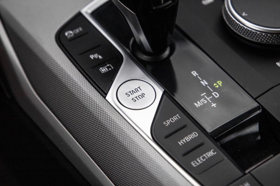 BMW 3 Serie Touring 320e LED / DEALER ONDERHOUDEN / CAMERA / CARPLAY / TREKHAAK