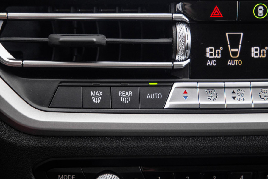 BMW 3 Serie Touring 320e LED / DEALER ONDERHOUDEN / CAMERA / CARPLAY / TREKHAAK