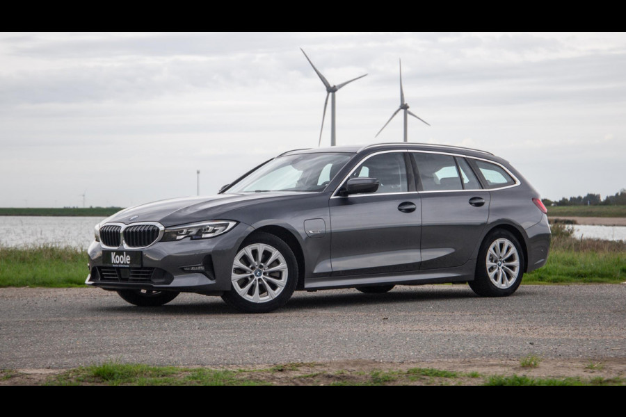 BMW 3 Serie Touring 320e LED / DEALER ONDERHOUDEN / CAMERA / CARPLAY / TREKHAAK