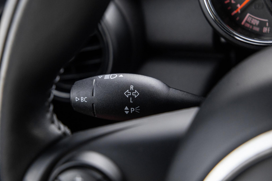 MINI 5-deurs 1.5 One Chili AIRCO / 5 DEURS / GREY / PERFECT ONDERHOUDEN / BENZINE