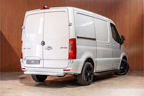 Mercedes-Benz Sprinter 317 170 PK | ACC | LED Koplampen | Camera | Blind Spot | Sortimo inrichting | Navigatie | CarPlay | Stoelverwarming | MBUX | Climate control | DAB | Dealer onderhouden | Nieuwe APK