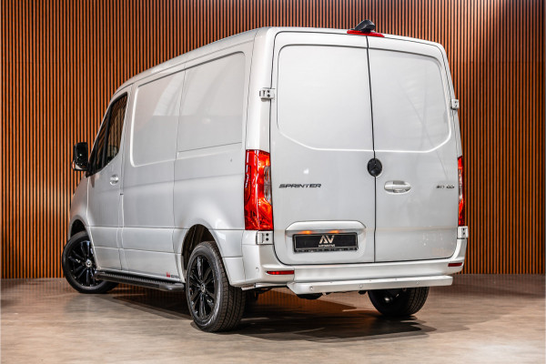 Mercedes-Benz Sprinter 317 170 PK | ACC | LED Koplampen | Camera | Blind Spot | Sortimo inrichting | Navigatie | CarPlay | Stoelverwarming | MBUX | Climate control | DAB | Dealer onderhouden | Nieuwe APK