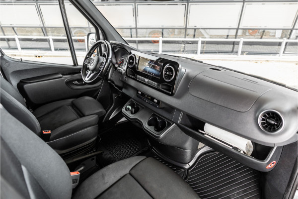 Mercedes-Benz Sprinter 317 170 PK | ACC | LED Koplampen | Camera | Blind Spot | Sortimo inrichting | Navigatie | CarPlay | Stoelverwarming | MBUX | Climate control | DAB | Dealer onderhouden | Nieuwe APK