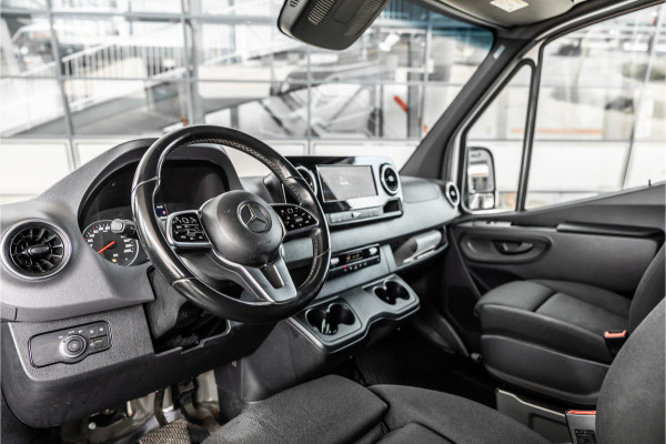 Mercedes-Benz Sprinter 317 170 PK | ACC | LED Koplampen | Camera | Blind Spot | Sortimo inrichting | Navigatie | CarPlay | Stoelverwarming | MBUX | Climate control | DAB | Dealer onderhouden | Nieuwe APK