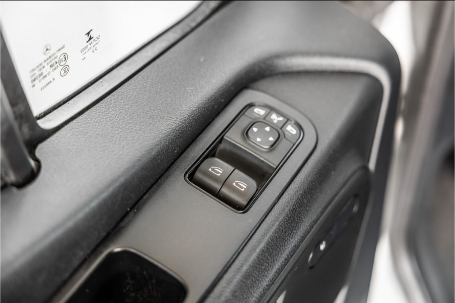 Mercedes-Benz Sprinter 317 170 PK | ACC | LED Koplampen | Camera | Blind Spot | Sortimo inrichting | Navigatie | CarPlay | Stoelverwarming | MBUX | Climate control | DAB | Dealer onderhouden | Nieuwe APK