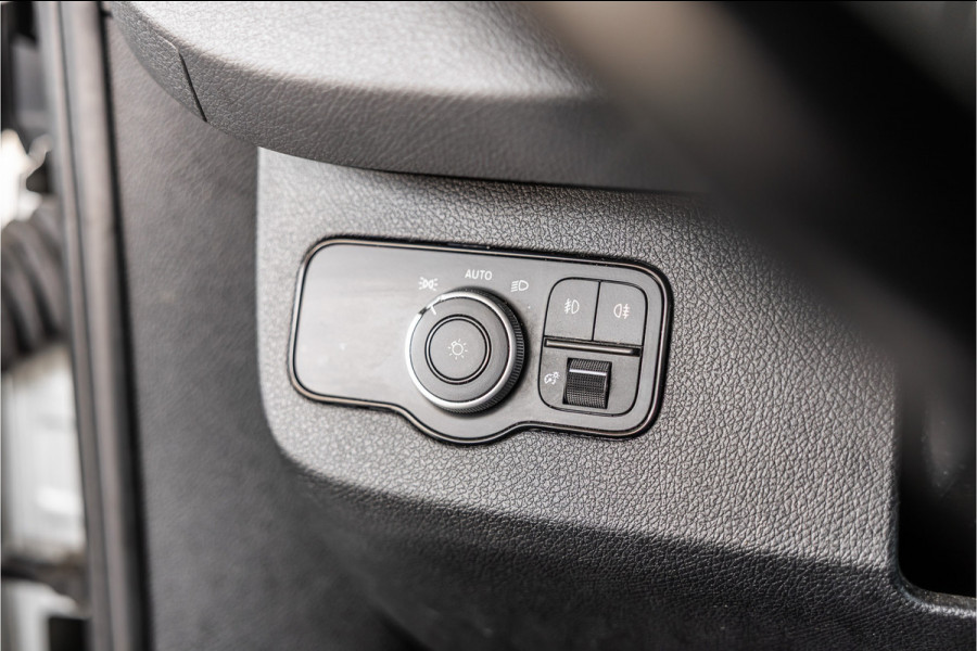 Mercedes-Benz Sprinter 317 170 PK | ACC | LED Koplampen | Camera | Blind Spot | Sortimo inrichting | Navigatie | CarPlay | Stoelverwarming | MBUX | Climate control | DAB | Dealer onderhouden | Nieuwe APK