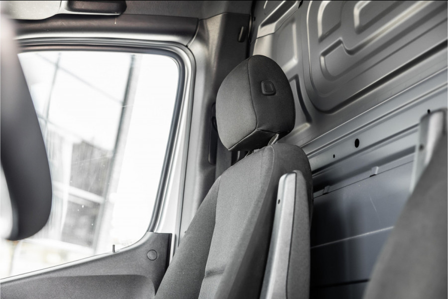 Mercedes-Benz Sprinter 317 170 PK | ACC | LED Koplampen | Camera | Blind Spot | Sortimo inrichting | Navigatie | CarPlay | Stoelverwarming | MBUX | Climate control | DAB | Dealer onderhouden | Nieuwe APK