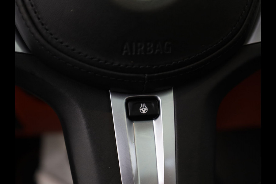 BMW 3-serie 330e High Executive | Schuif/Kanteldak | Head up | Laser Led | Memory | Harman Kardon | Trekhaak | Prijs Rijklaar!!
