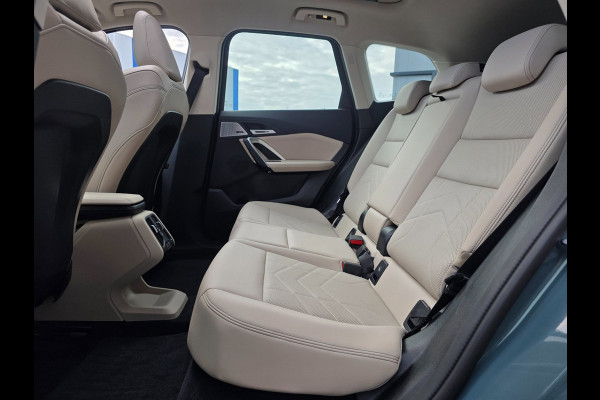 BMW iX1 EDrive20 67 kWh | NAP | 100% SOH | PANO | LEDER | TREKHAAK