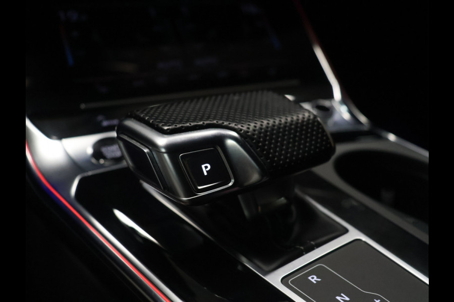 Audi A6 Avant 55 TFSI e quattro Competition [MAXTON DESIGN, ADAPTIVE, CARBON, SCHUIFKANTELDAK, APPLE CARPLAY, ANDROID, TREKHAAK, HEAD-UP DISPLAY, DIGITAL DASH, CRUISE CONTROL, STOELVERWARMING, MEMORY SEATS, VOOR + ACHTER CAMERA, SLINE,